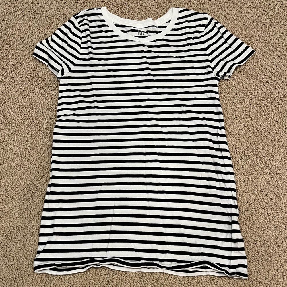 Gap Black & white stripe tee